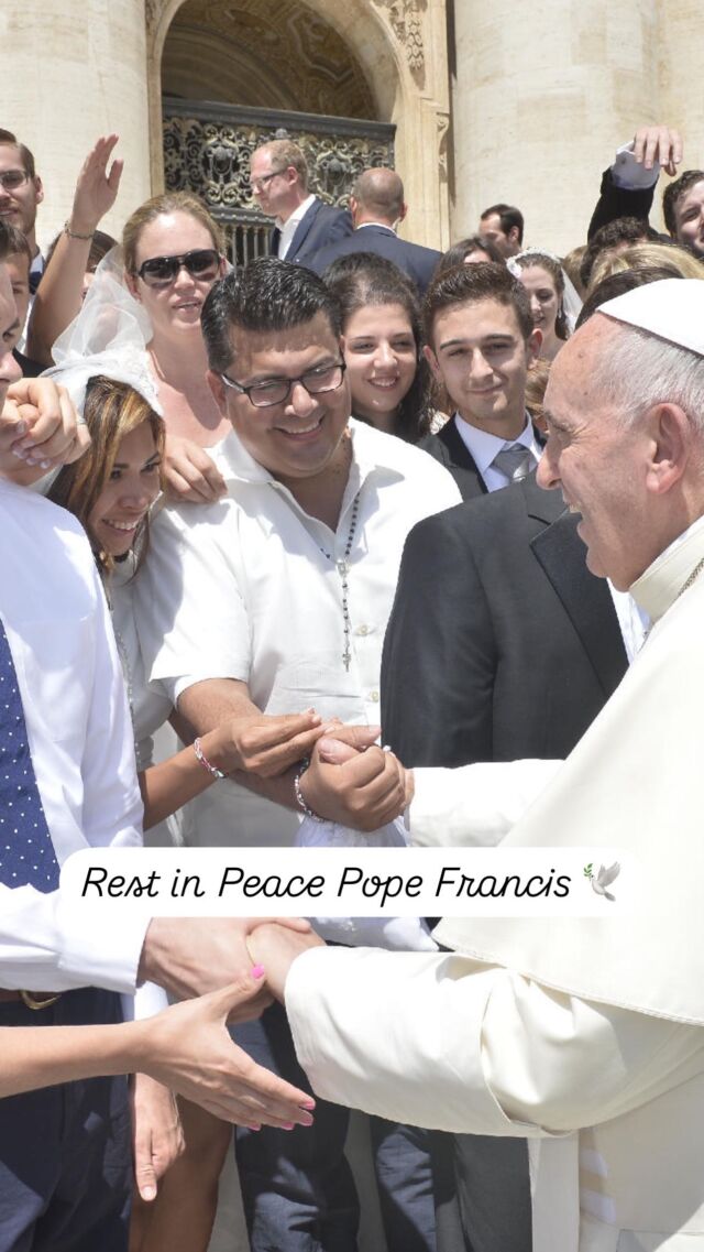 I was so heartbroken to hear of Pope Francis passing. We’ve never experienced a pope like him, who gave us so much hope, fostered so much unity, and led with compassion.I wanted to share my experience getting the incredible opportunity to meet Pope Francis back in 2015. As soon as I heard the news this morning, I dug out my old photos and videos to relive this beautiful moment. I cried (I’m still crying) thinking of the hope and love he inspired.Enjoy this little moment in time where we got the blessing of a lifetime that we’ll never forget. We don’t know who will be our next pope, but I hope they continue the Sposi Novelli tradition! And I’m happy to share more details if you’d like to get the opportunity to be blessed by a Pope as well ❤️🙏🏽🕊️#rippopefrancis #popefrancis #sposinovelli